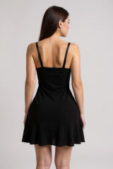 Kadın Siyah Askılı Beli Dantelli Göğsü Fiyonklu Şık Gecelik – Modern ve Şık Tasarım