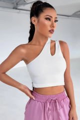 Kadın Beyaz Tek Omuz Cut Out Detaylı Crop Top Bluz – Şık, Rahat ve Kolay Kombinlenebilir