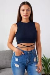 Kadın Lacivert Çapraz Bağlamalı Crop Top Büstiyer – Modern ve Şık Tasarım