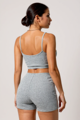 Kadın Gri Melanj Şortlu Kaşkorse Gecelik Takım – Modern, Konforlu ve Günlük Kombinlere Uygun