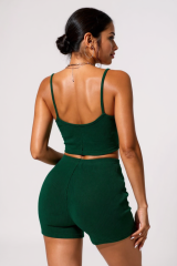Kadın Yeşil Şortlu Kaşkorse Gecelik Takım – Modern, Konforlu ve Günlük Kombinlere Uygun