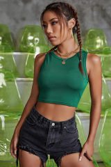 Kadın Yeşil Kare Yaka Crop Top Bluz – Şık, Rahat ve Kolay Kombinlenebilir