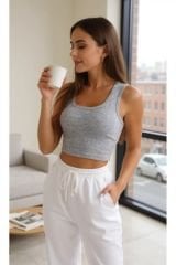 Kadın Gri Kare Yaka Crop Top Bluz – Şık, Rahat ve Kolay Kombinlenebilir