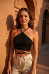 Kadın Siyah Sırtı Açık Boyundan Çapraz Bağlamalı Crop Top Bluz – Şık, Rahat ve Kolay Kombinlenebilir