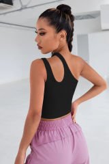 Kadın Siyah Tek Omuz Cut Out Detaylı Crop Top Bluz – Şık, Rahat ve Kolay Kombinlenebilir