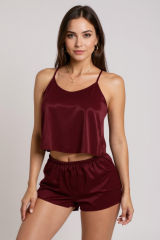 Kadın Bordo Asimetrik Sırt Dekolte Detaylı Şık Şortlu Gecelik Takım – Modern, Konforlu ve Günlük Kombinlere Uygun