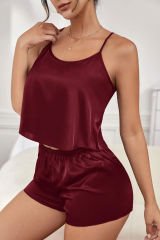 Kadın Bordo Asimetrik Sırt Dekolte Detaylı Şık Şortlu Gecelik Takım – Modern, Konforlu ve Günlük Kombinlere Uygun