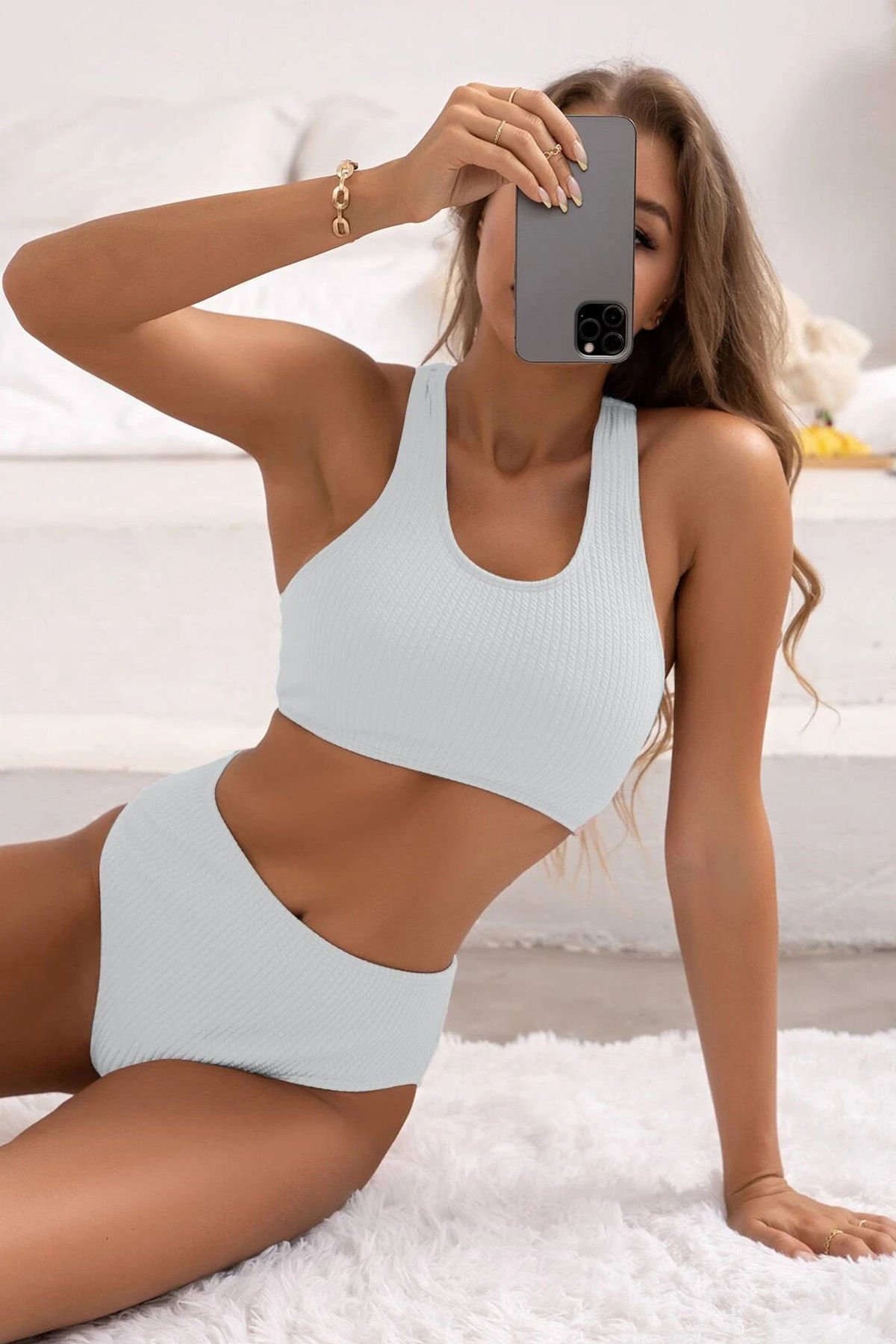 Kadın Beyaz Çapraz Sırt Detaylı Iç Çamaşır Takımı – Modern, Konforlu ve Günlük Kombinlere Uygun