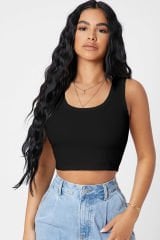 Kadın Siyah Kare Yaka Crop Top Bluz – Şık, Rahat ve Kolay Kombinlenebilir
