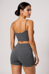 Kadın Antrasit Gri Şortlu Kaşkorse Gecelik Takım – Modern, Konforlu ve Günlük Kombinlere Uygun