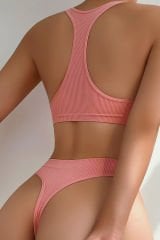 Kadın Somon Desteksiz Seamless Tangalı İç Çamaşır Takımı – Modern, Konforlu ve Günlük Kombinlere Uygun