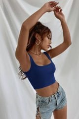 Kadın Lacivert Kalın Askılı Crop Top Büstiyer – Modern ve Şık Tasarım