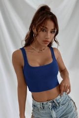 Kadın Lacivert Kalın Askılı Crop Top Büstiyer – Modern ve Şık Tasarım
