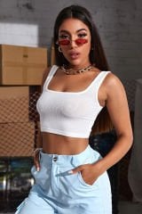 Kadın Beyaz Kalın Askılı Crop Top Büstiyer – Modern ve Şık Tasarım
