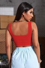 Kadın Kırmızı Kalın Askılı Crop Top Büstiyer – Modern ve Şık Tasarım