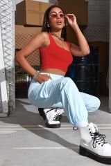 Kadın Kırmızı Kalın Askılı Crop Top Büstiyer – Modern ve Şık Tasarım