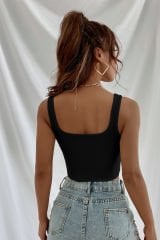 Kadın Siyah Kalın Askılı Crop Top Büstiyer – Modern ve Şık Tasarım