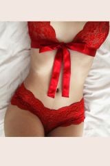 Kadın Kırmızı Dantelli & Kurdelalı Sütyen Külot Takımı – Modern, Konforlu ve Günlük Kombinlere Uygun