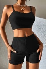 Kadın Siyah Şortlu Kaşkorse Gecelik Takım – Modern, Konforlu ve Günlük Kombinlere Uygun