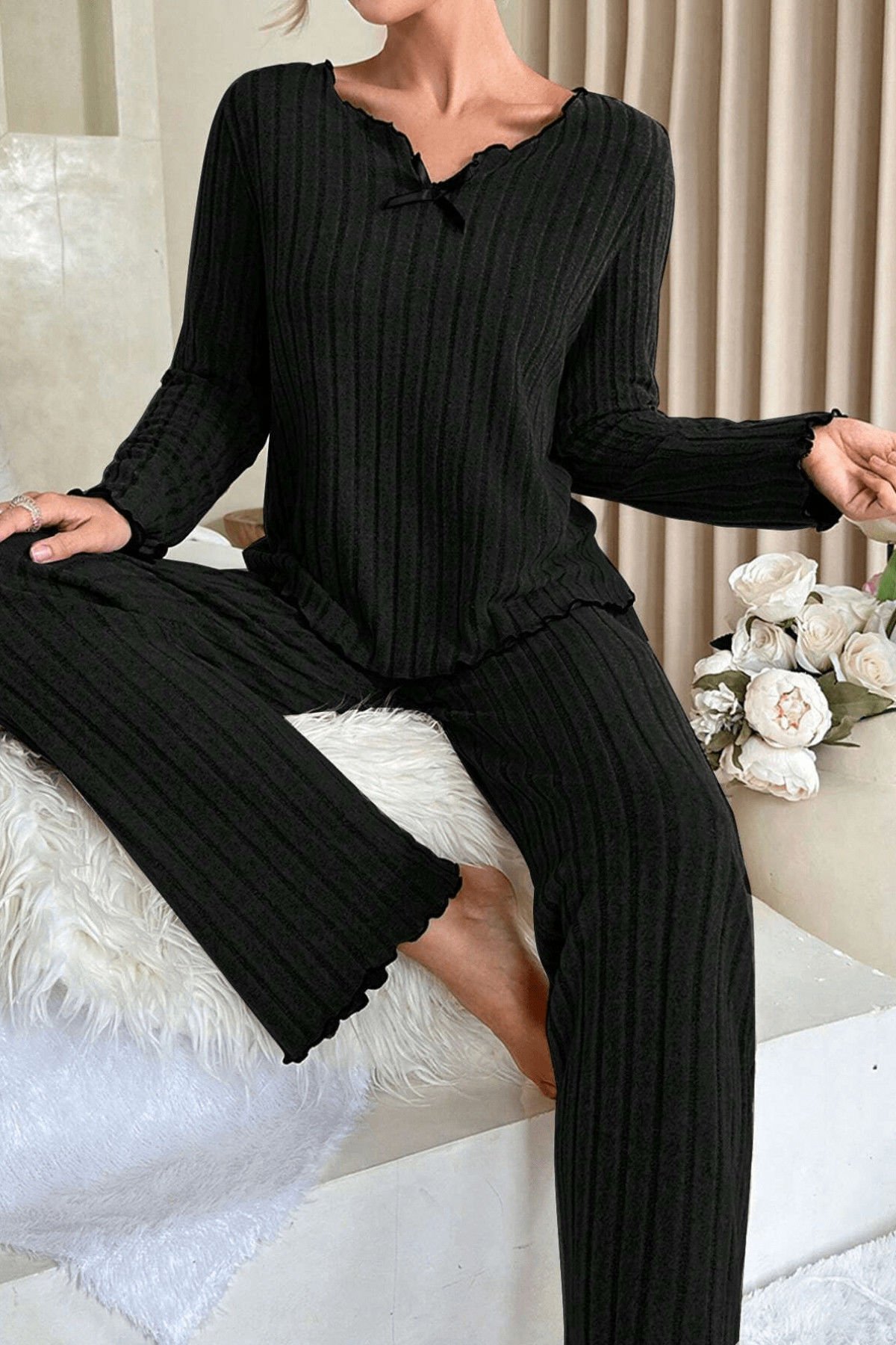 Kadın Siyah Uzun Kollu Fiyonklu Yuvarlak Yaka Mevsimlik Pijama Takımı