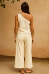 Kadın Beyaz Tek Omuzlu Şık Bluz & Geniş Paça Pantolon İkili Takım