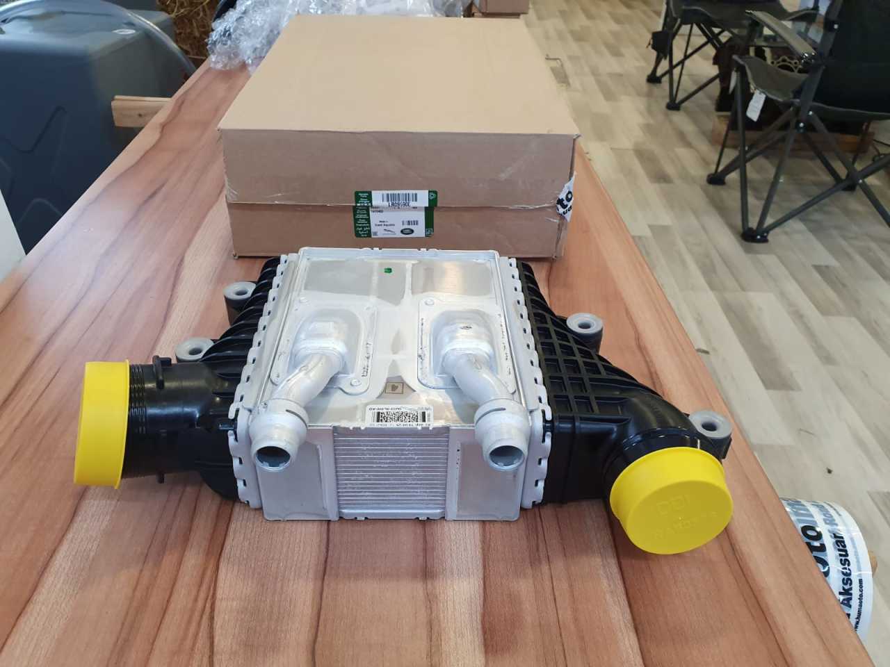 LAND ROVER DİSCOVERY, RANGE ROVER İNTERCOOLER 2015-2019 MODEL ARASI ARAÇLARDA UYUMLUDUR. ORJİNAL NO: LR072118