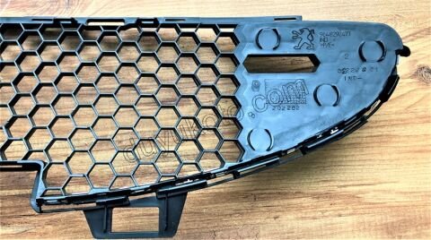 Ön Tampon Izgarası P206GTI PETEK+ KROM+