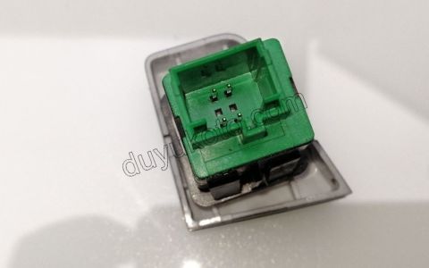 Merkezi Kilit Açma/Kapama Anahtarı    P301 P301MQ