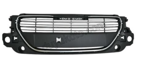 Ön Tampon Izgarası Orta P3011 (3 KROM++ YAZI--) PLAKA ALTI