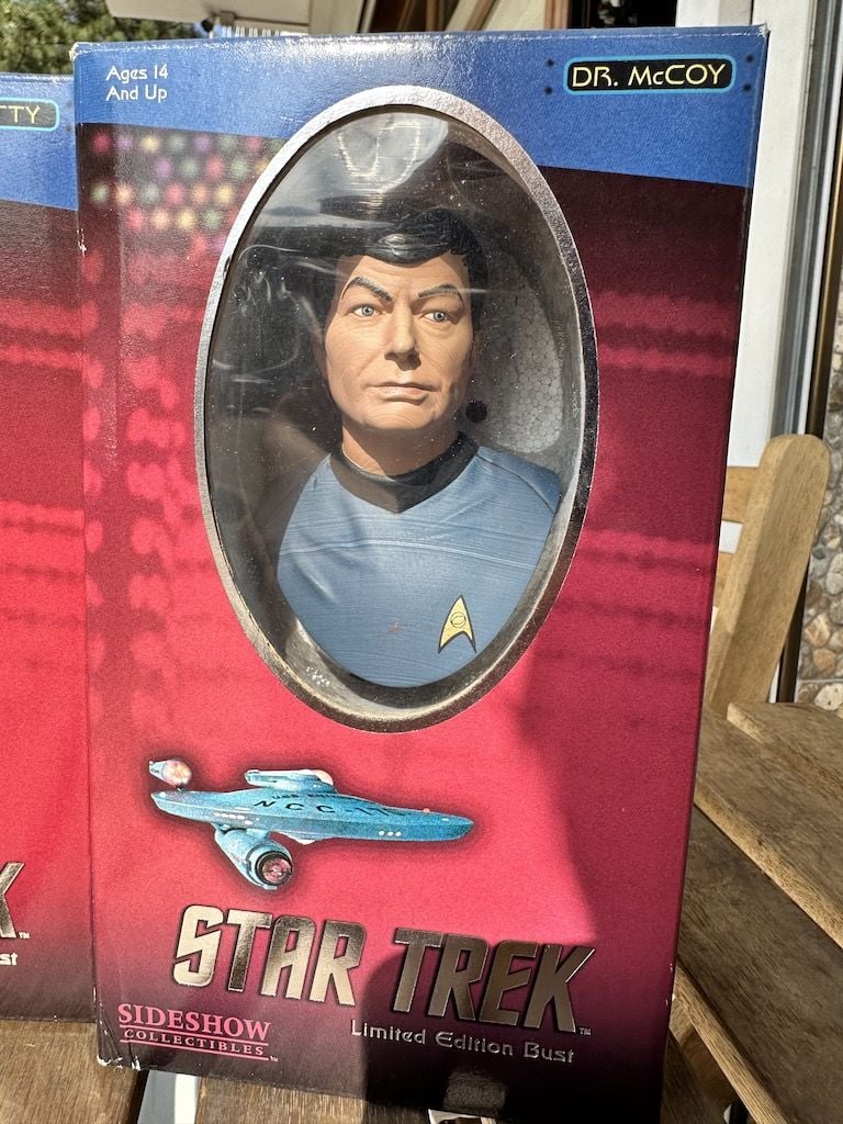 SIDESHOW-STAR TREK-DR MC COY LIMITED EDITION BUST FIGURE