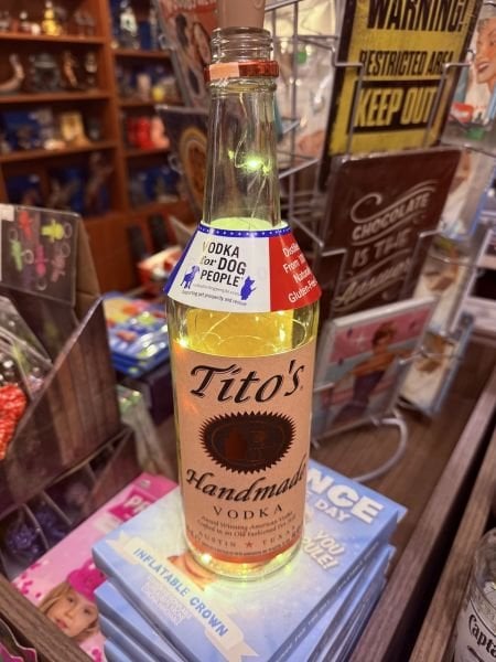 LED IŞIKLI İÇKİ ŞİŞESİ - TITO'S VOTKA ŞİŞESİ