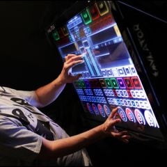 Emulator 32'' 6 Touch