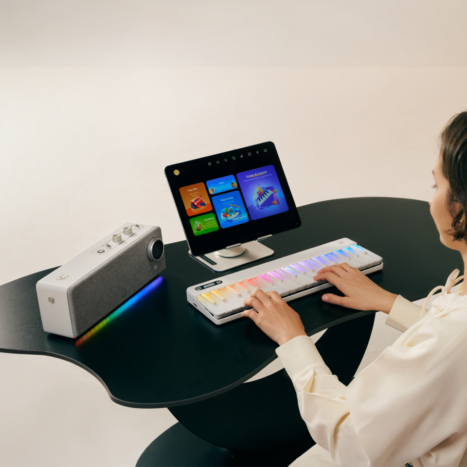 PartyStudio + 2x PartyKeys Combo Pack | White