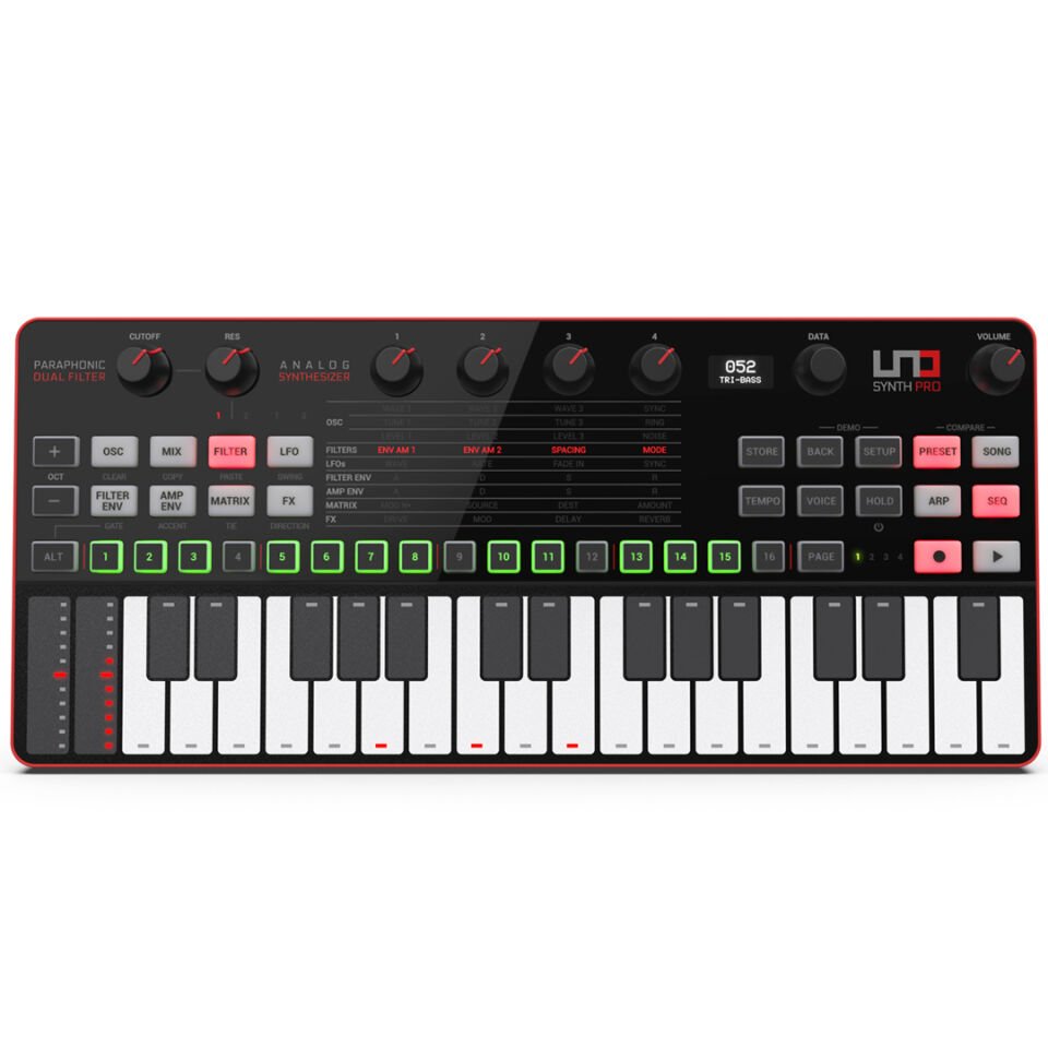 IK Multimedia UNO Synth Pro Desktop