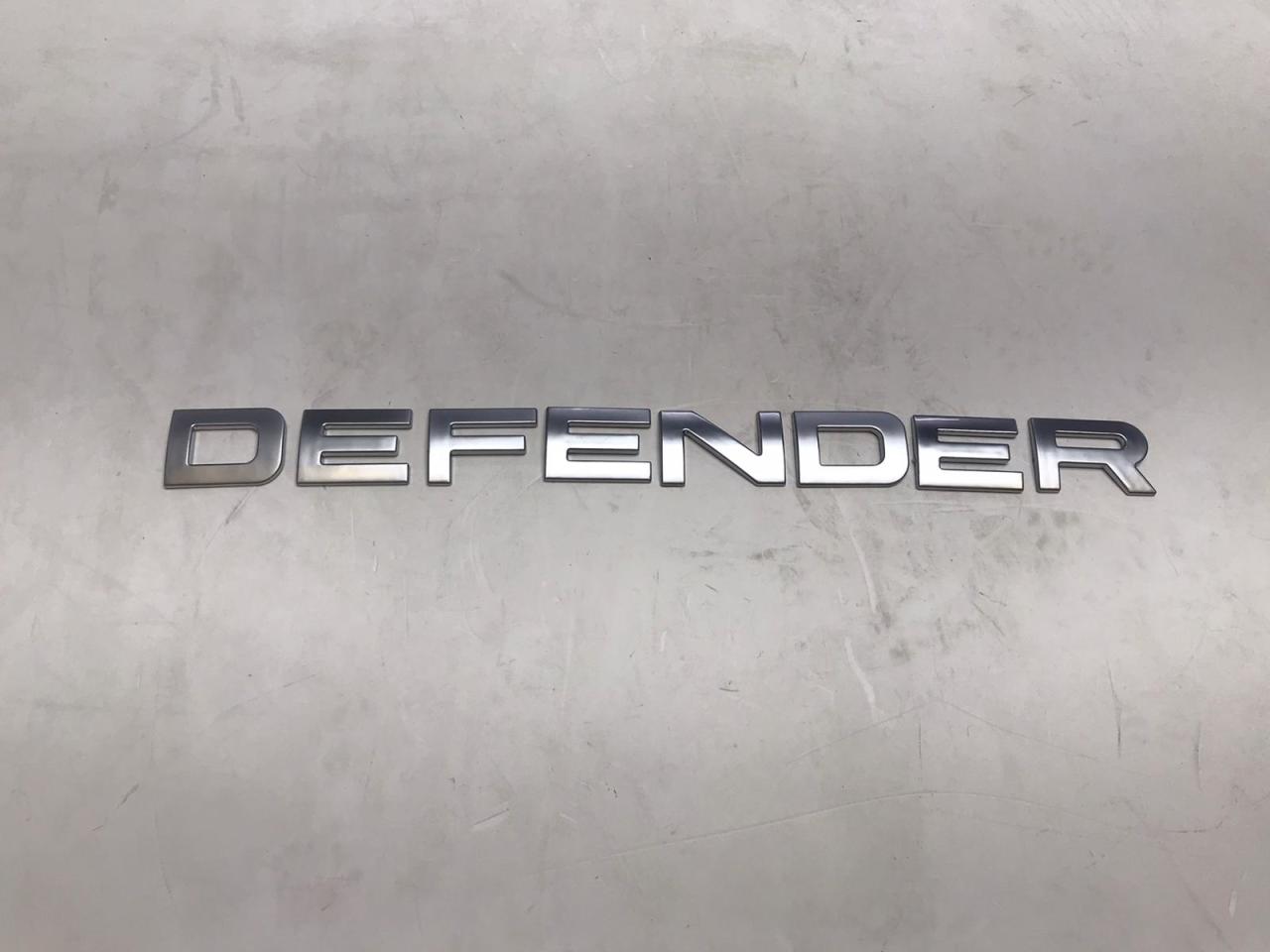 Yeni Defender Motor Kaputu Yazısı Gümüş LR130854