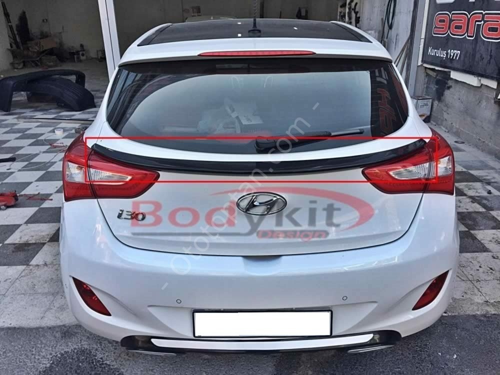 Hyundai i30 Cam Altı Spoiler