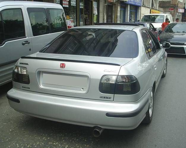 Universal M3 Spoyler Kauçuk Sedan Araçlara