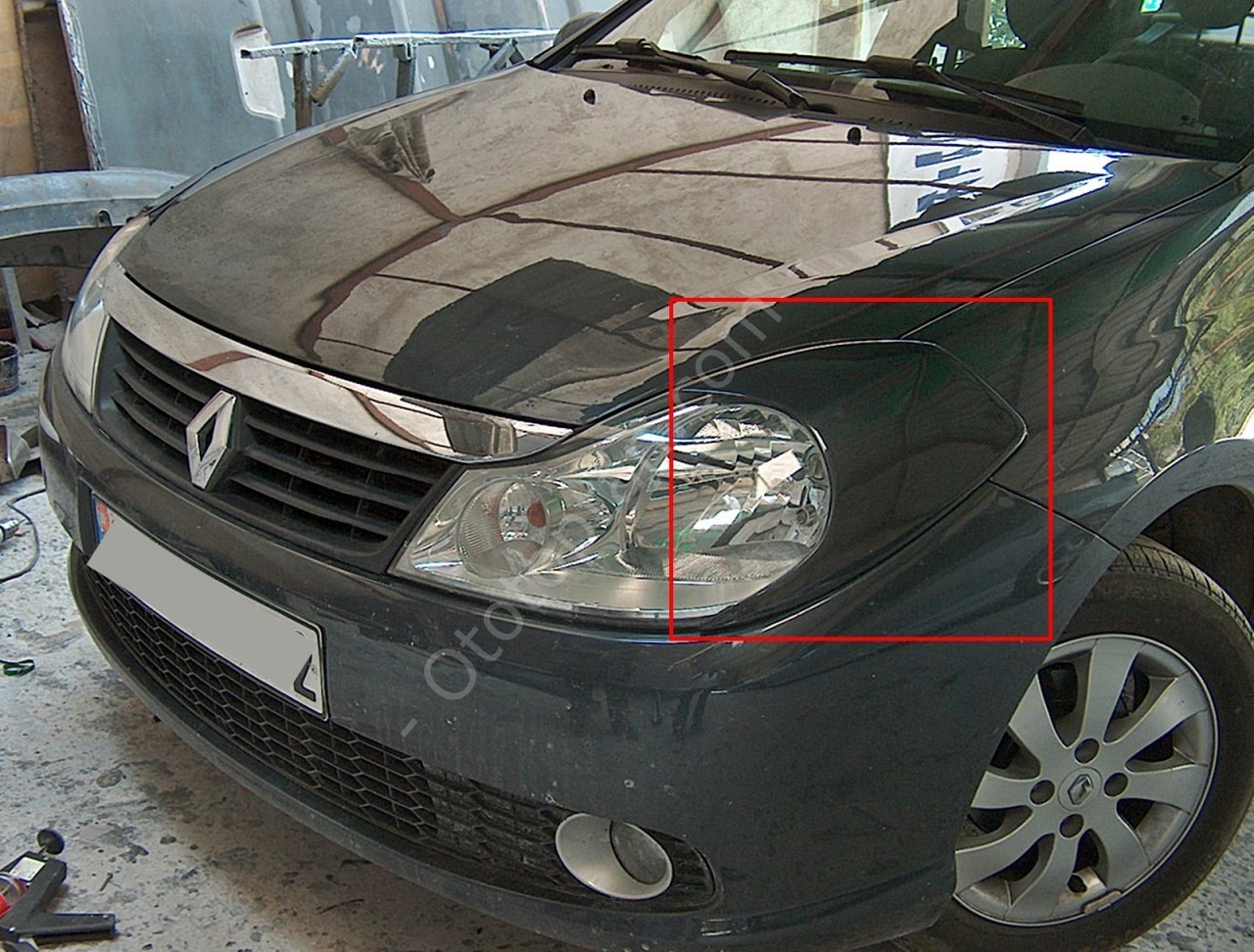Renault Symbol Far Kaşı