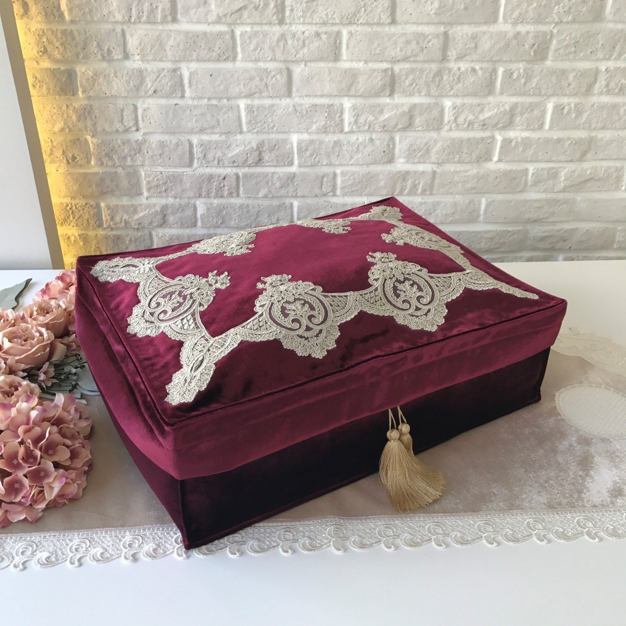 Fransız Dantelli Seccade Takımı | Bordo&Gold