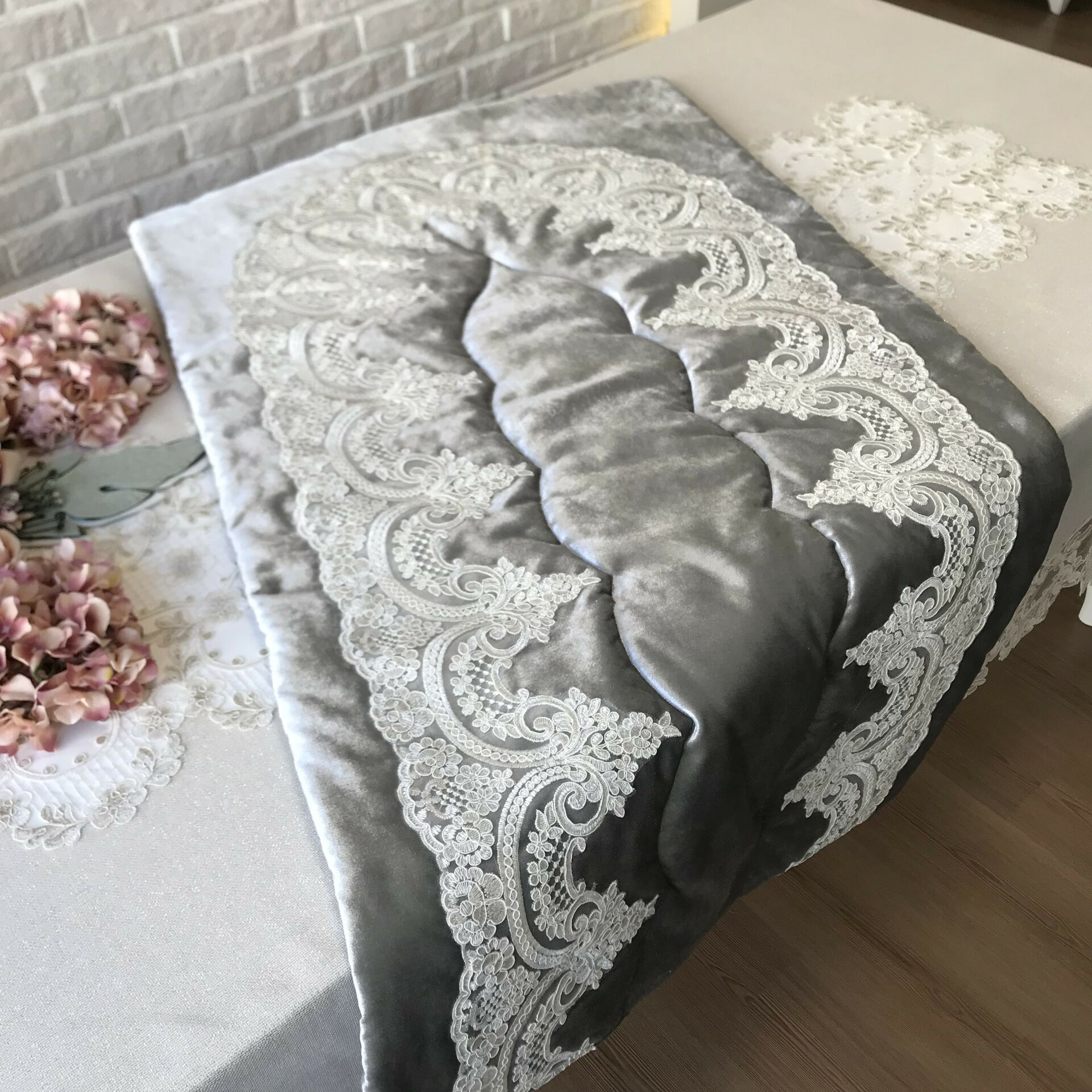 Fransız Dantelli Seccade | Gri