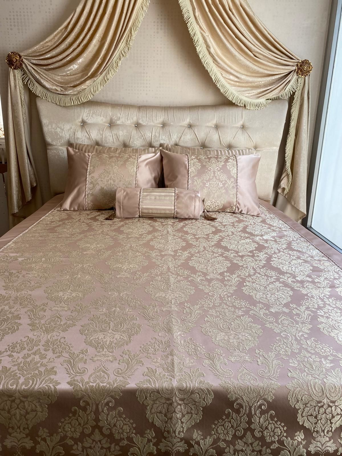 Damask Desen Yatak Örtüsü Pudra
