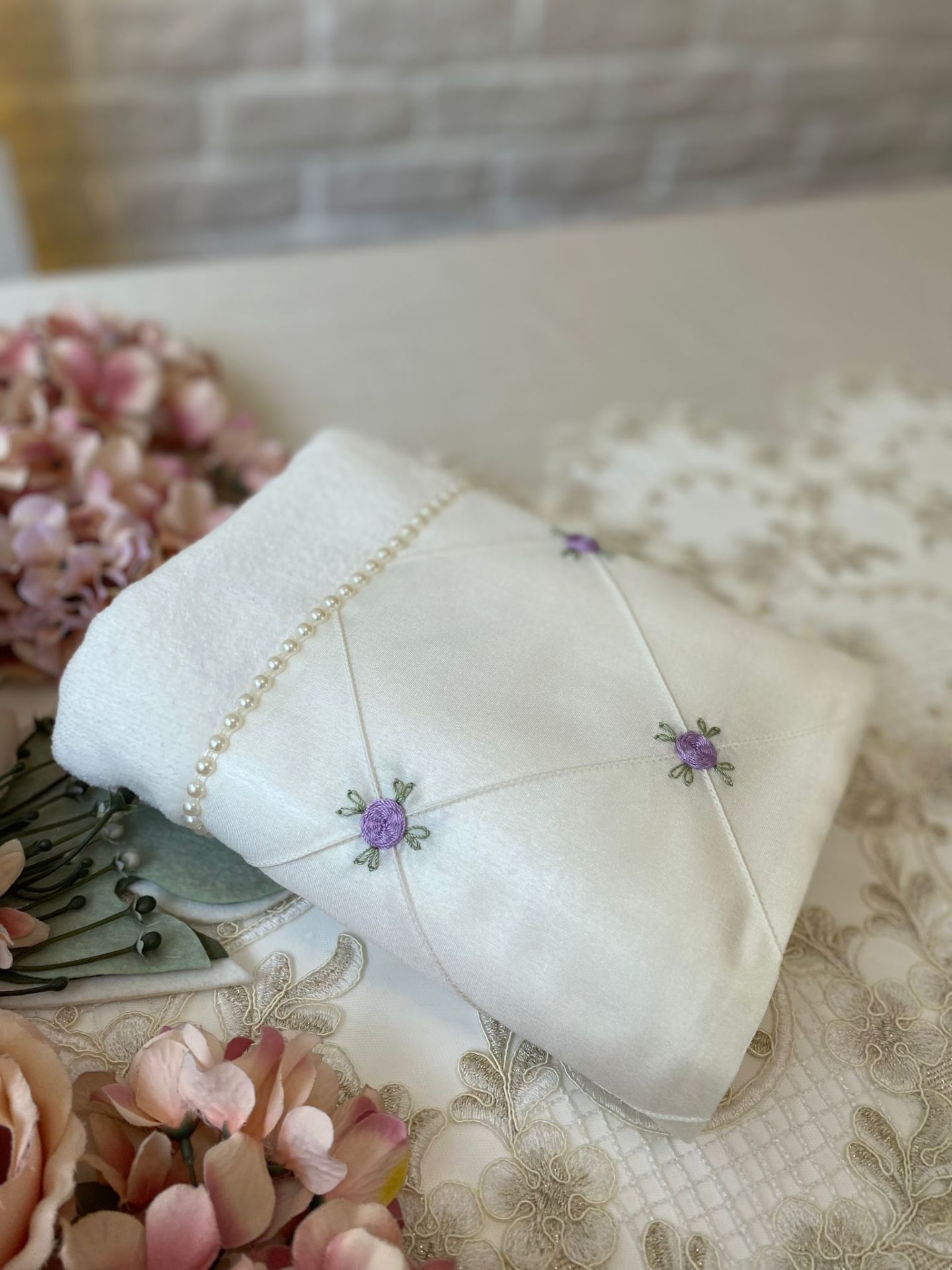 Rokoko Nakışlı Havlu / Ekru & Mor
