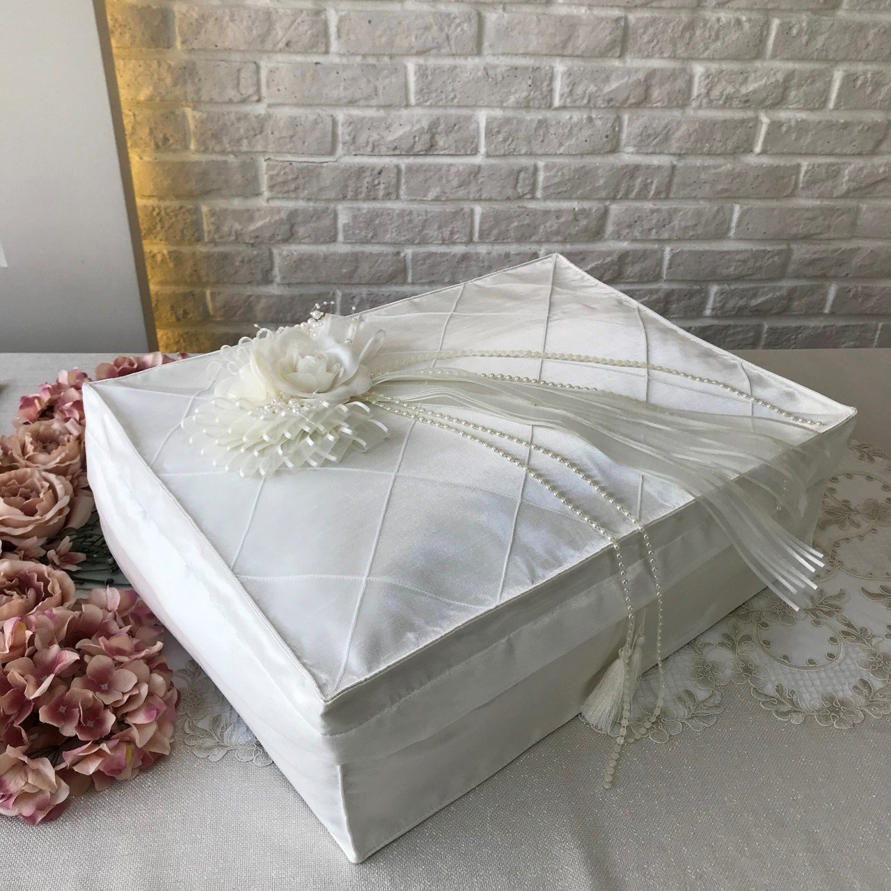 Çiçek Buketi Detaylı Hurç | Ekru