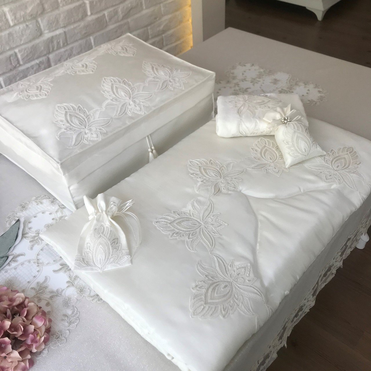 Fransız Dantelli Seccade Takımı | Ekru