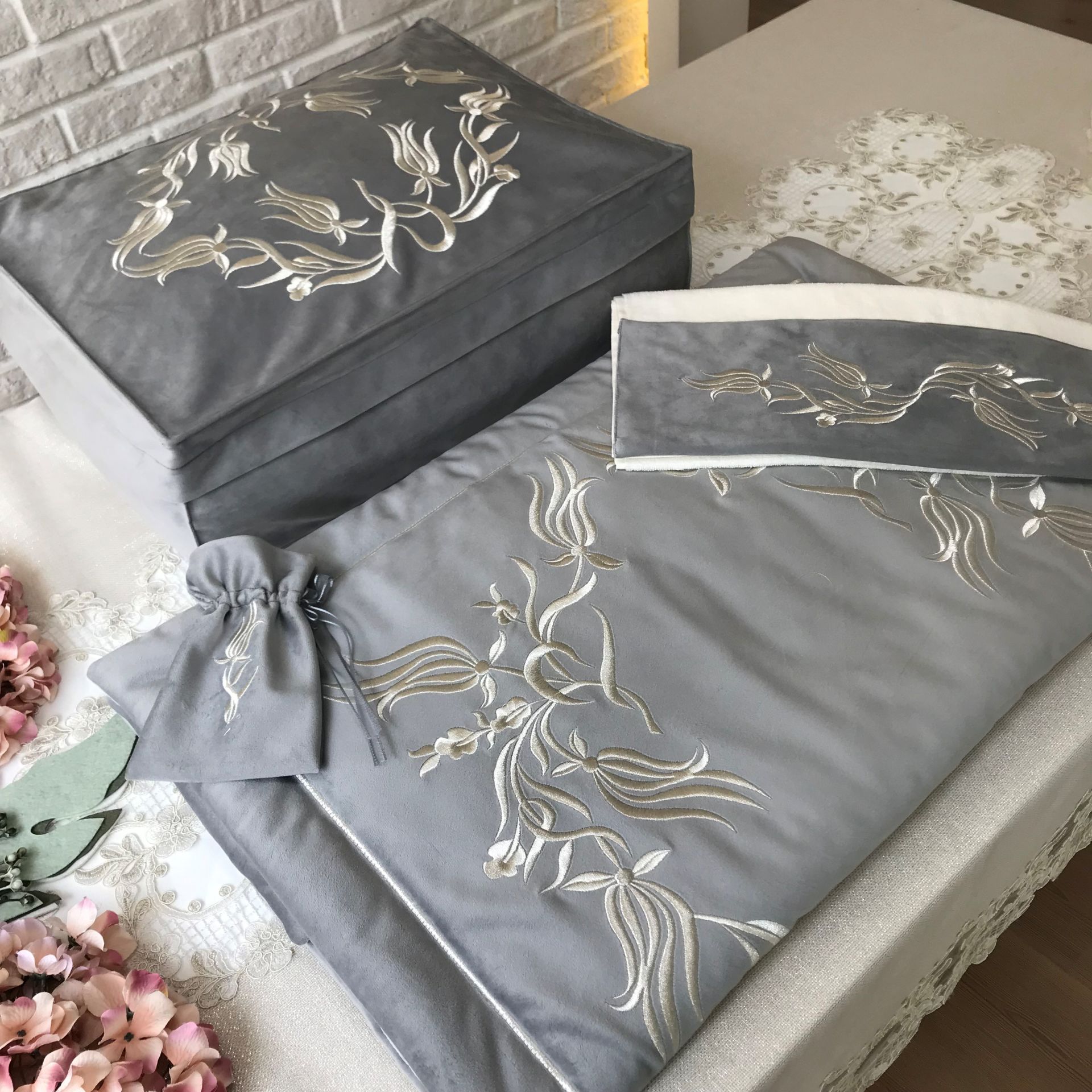 Nakışlı Seccade Takımı | Gri&Gümüş
