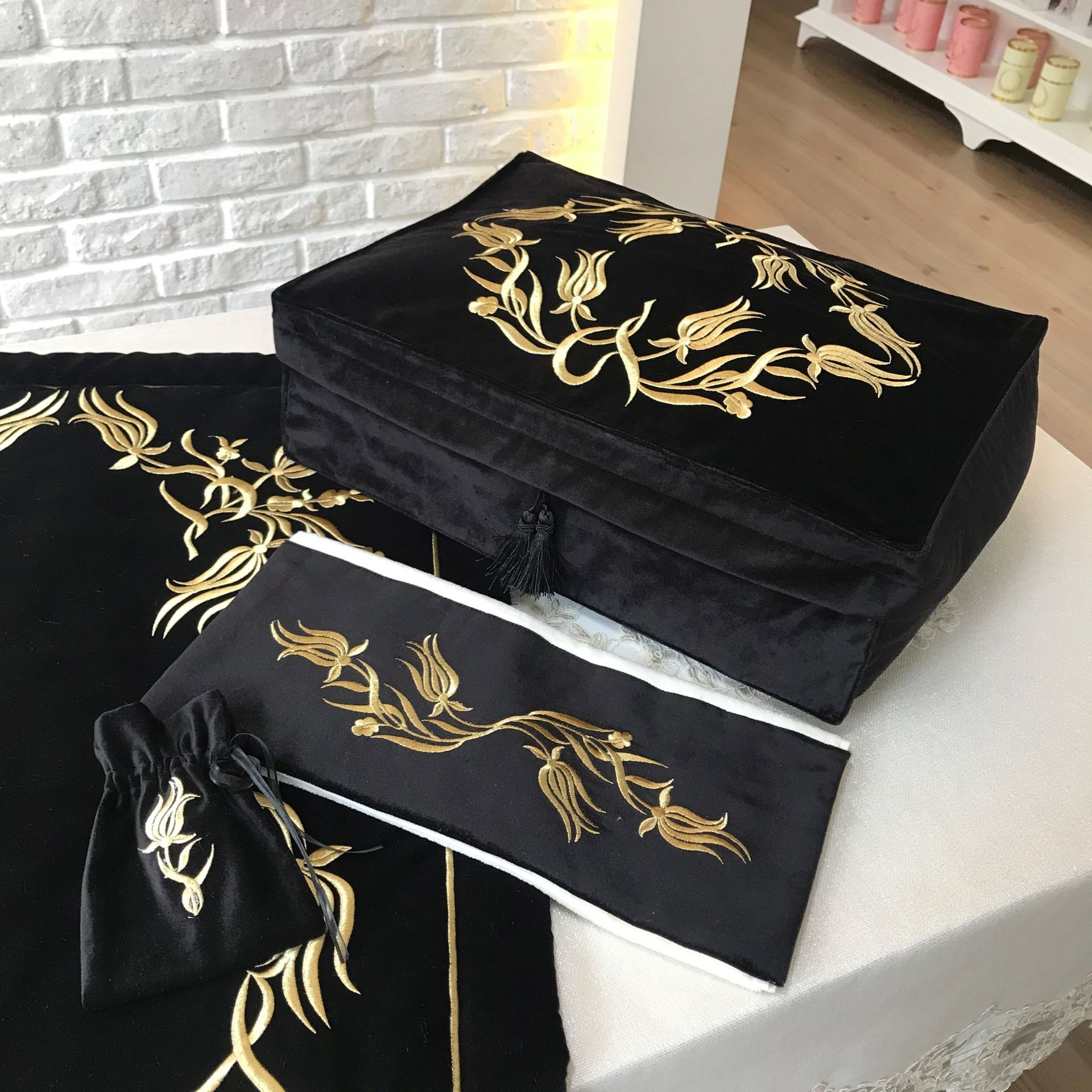 Nakışlı Seccade Takımı | Siyah&Gold