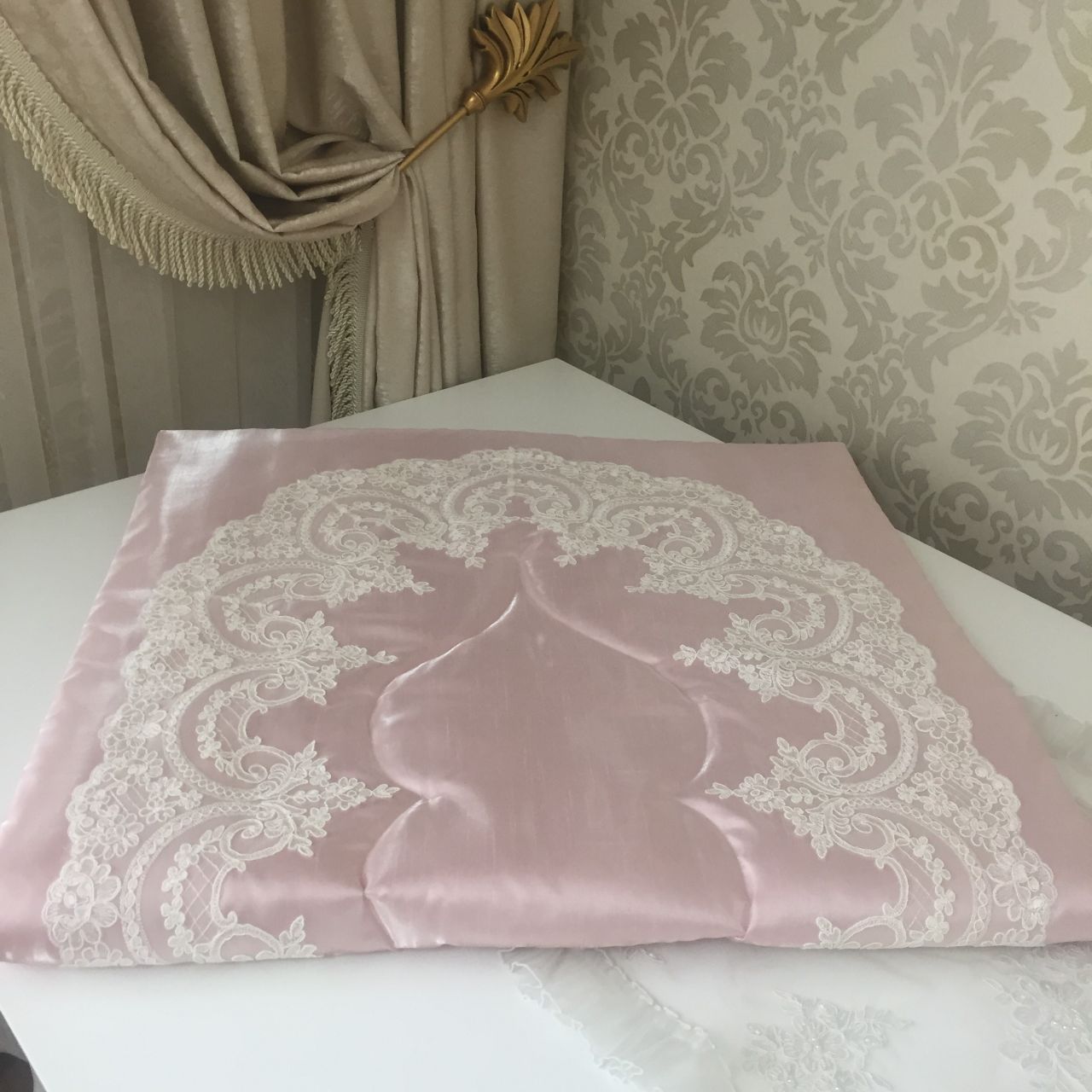Fransız Dantelli Seccade | Pudra