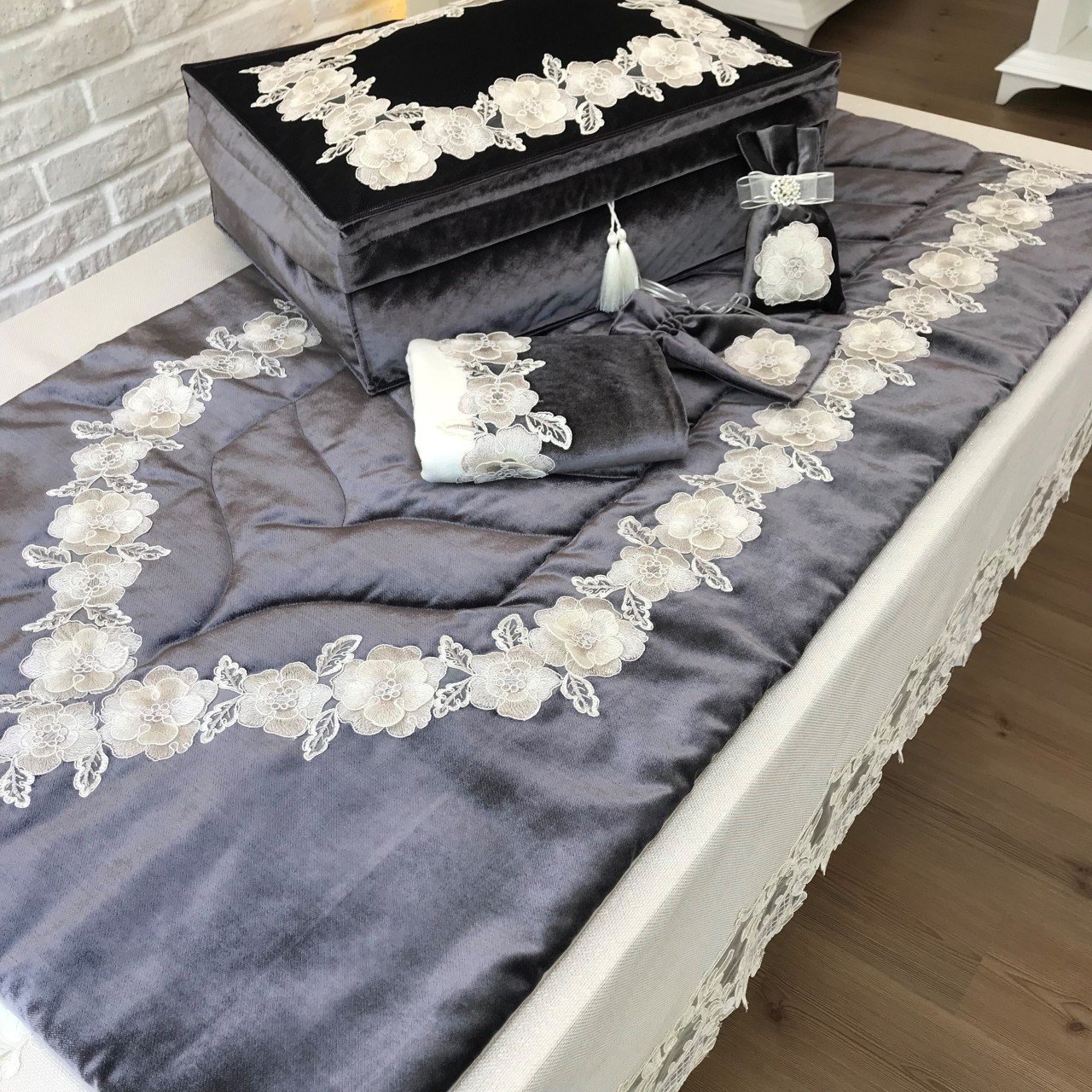 Fransız Dantelli Seccade Takımı | Antrasit