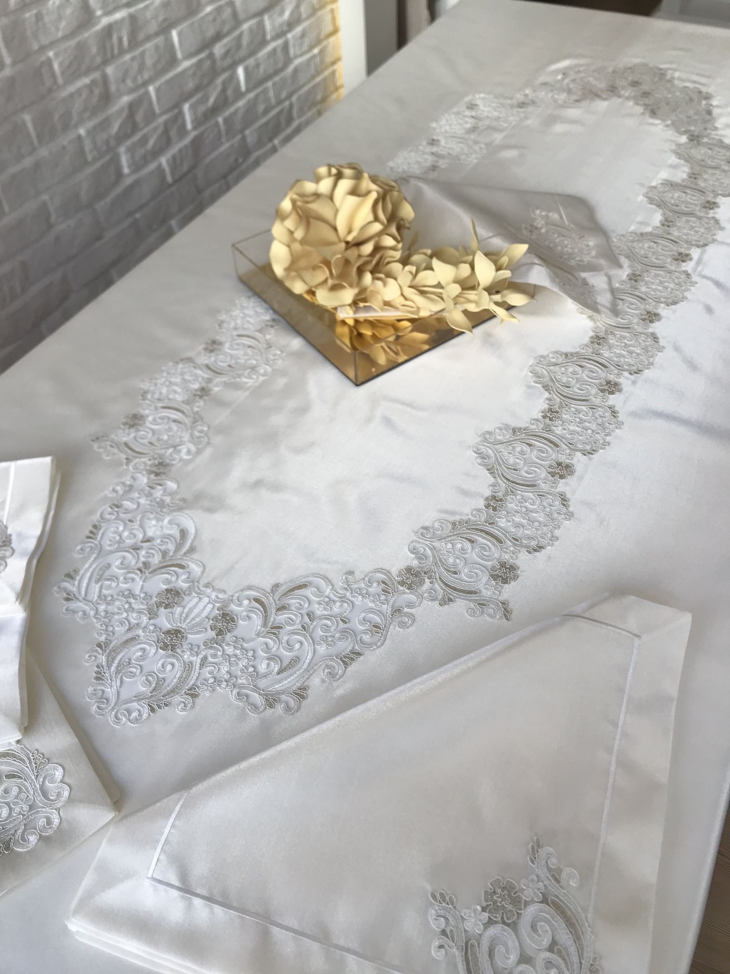 Fransız Dantelli Servis Takımı | Ekru&Gold