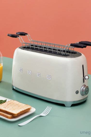 SMEG 50' Style Krem 4 Dilimli Ekmek Kızartma Makinesi TSF02CREU